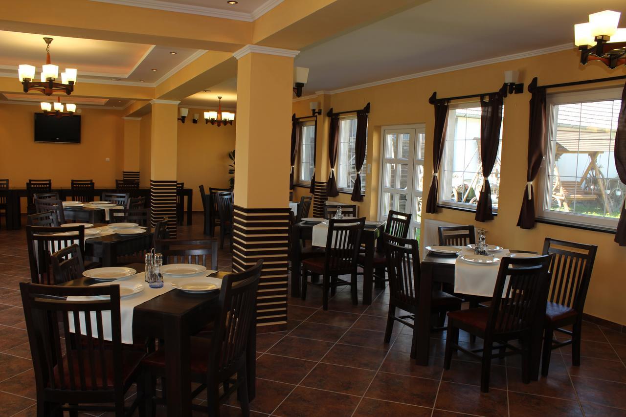 Turia Gyongyvirag Panzio Bed & Breakfast エクステリア 写真
