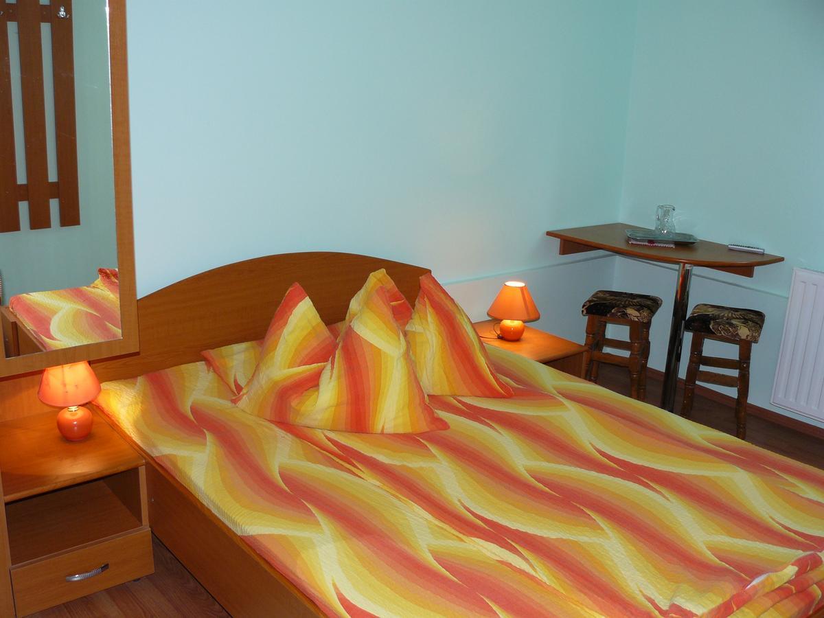 Turia Gyongyvirag Panzio Bed & Breakfast エクステリア 写真