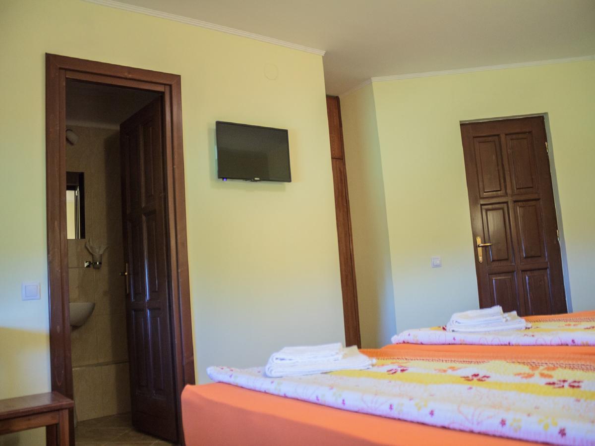 Turia Gyongyvirag Panzio Bed & Breakfast エクステリア 写真
