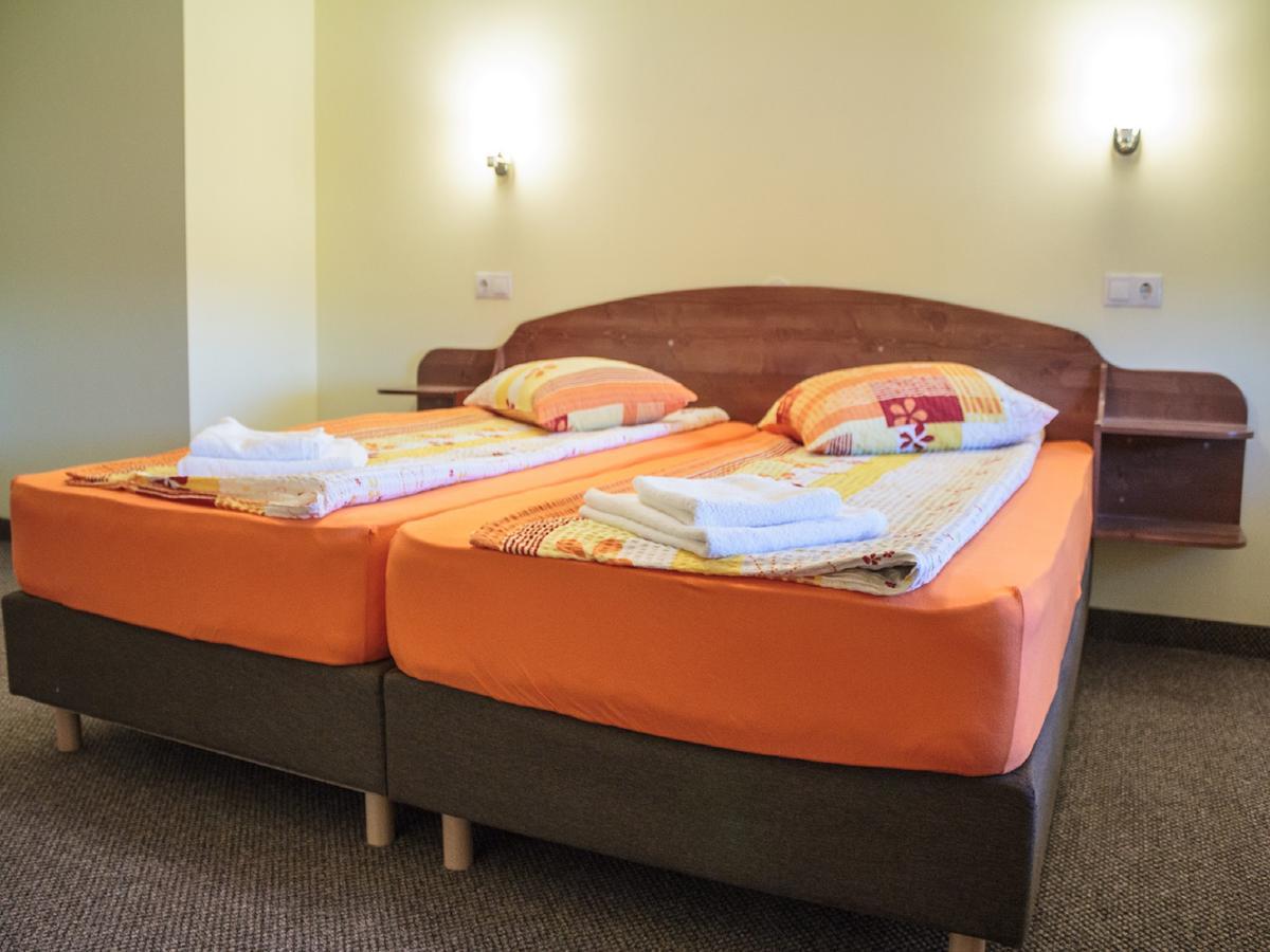 Turia Gyongyvirag Panzio Bed & Breakfast エクステリア 写真