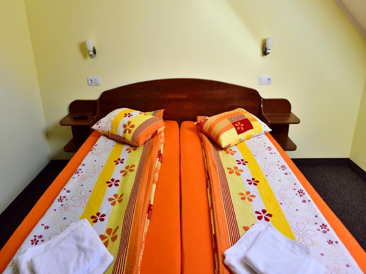 Turia Gyongyvirag Panzio Bed & Breakfast エクステリア 写真